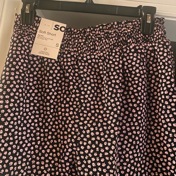 SO smocked shorts, black floral, high rise, size small - Picture 5 of 8